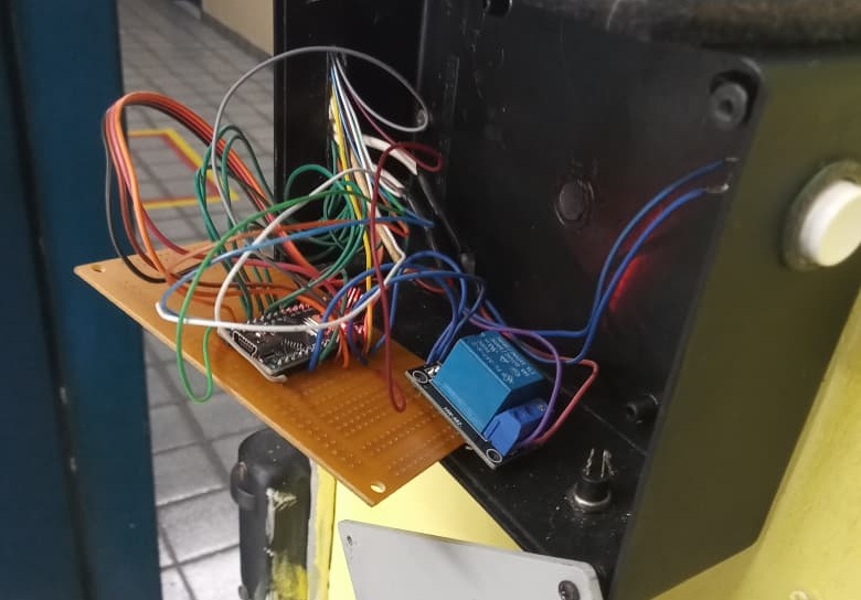 Foto do circuito interno da porta